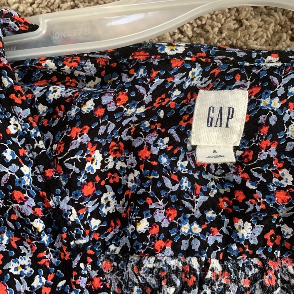 Floral wrap style dress. Gap. Size small. - Picture 2 of 4